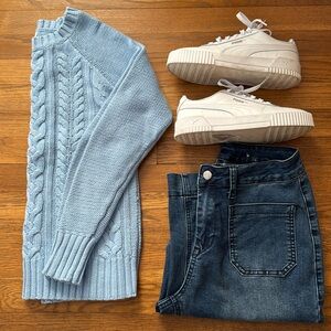 ❄️Old Navy light blue cotton cable knit sweater. Size S.